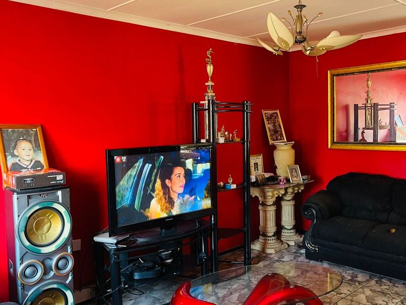 House For Sale In East London - Photo 5