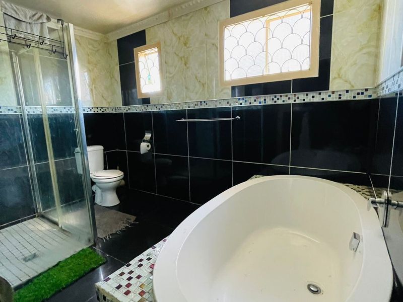 House For Sale In East London - Photo 9