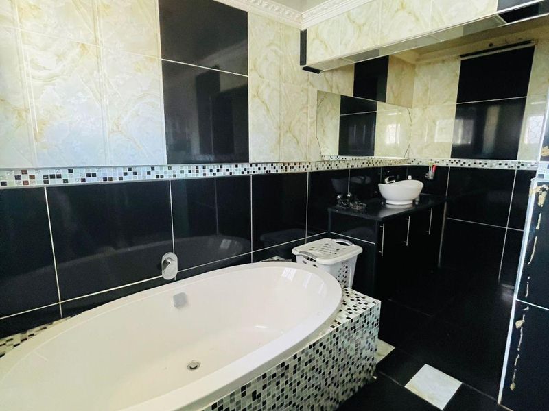 House For Sale In East London - Photo 8