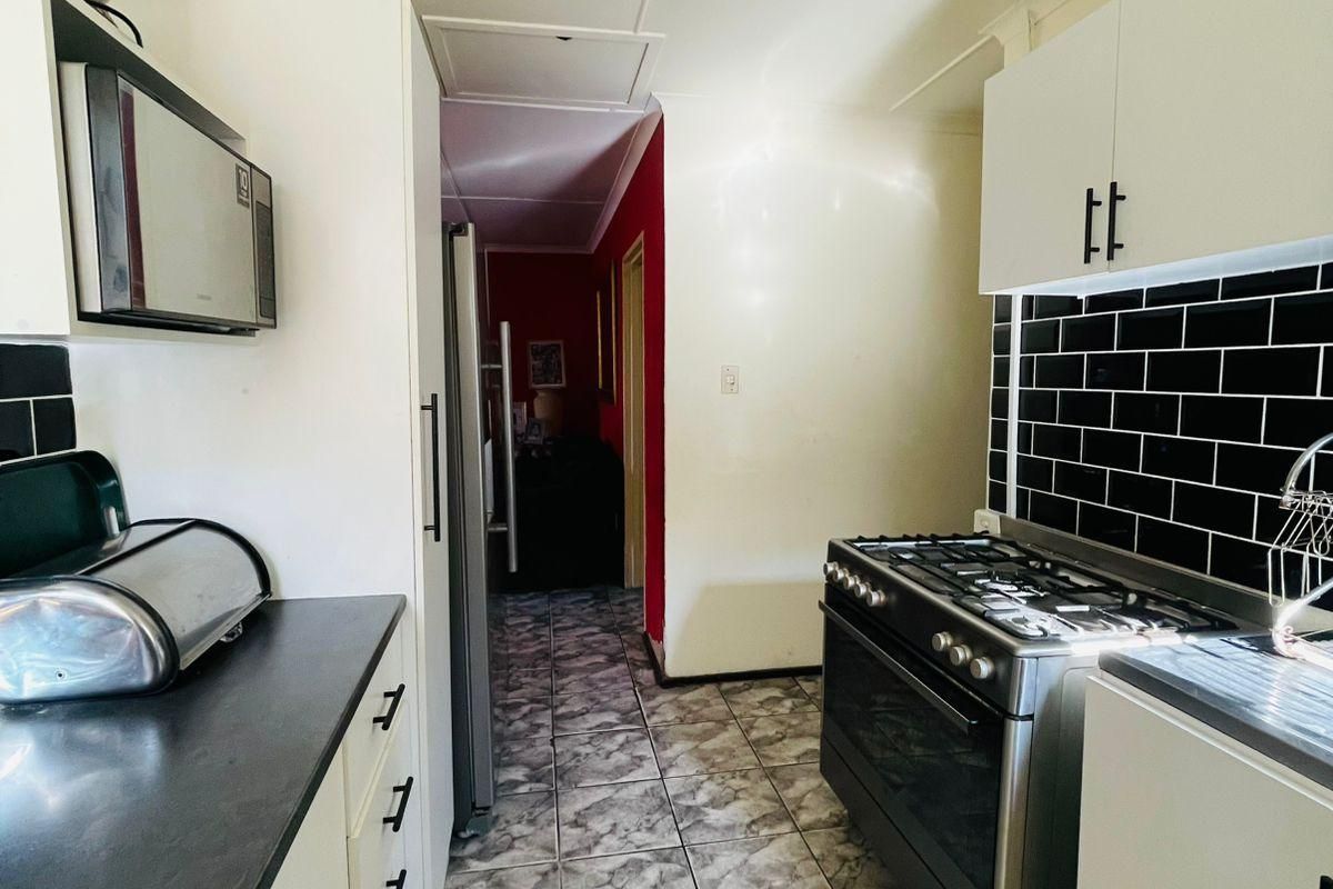House For Sale In East London - Photo 4