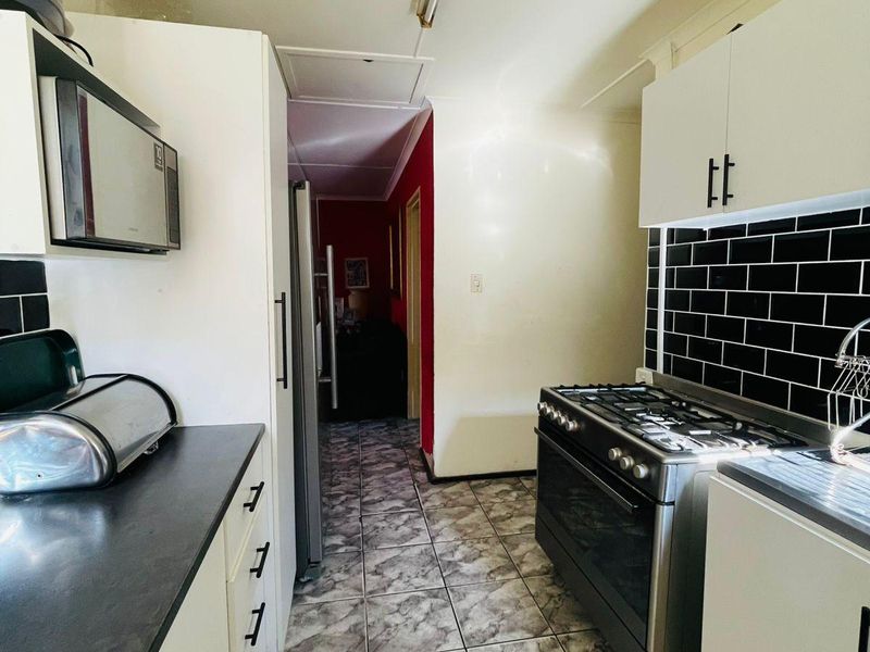 House For Sale In East London - Photo 4