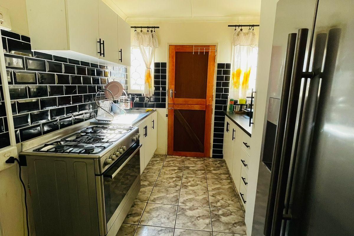 House For Sale In East London - Photo 3