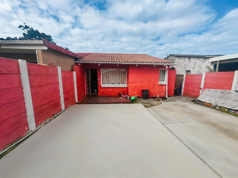 House For Sale In East London - Photo 1
