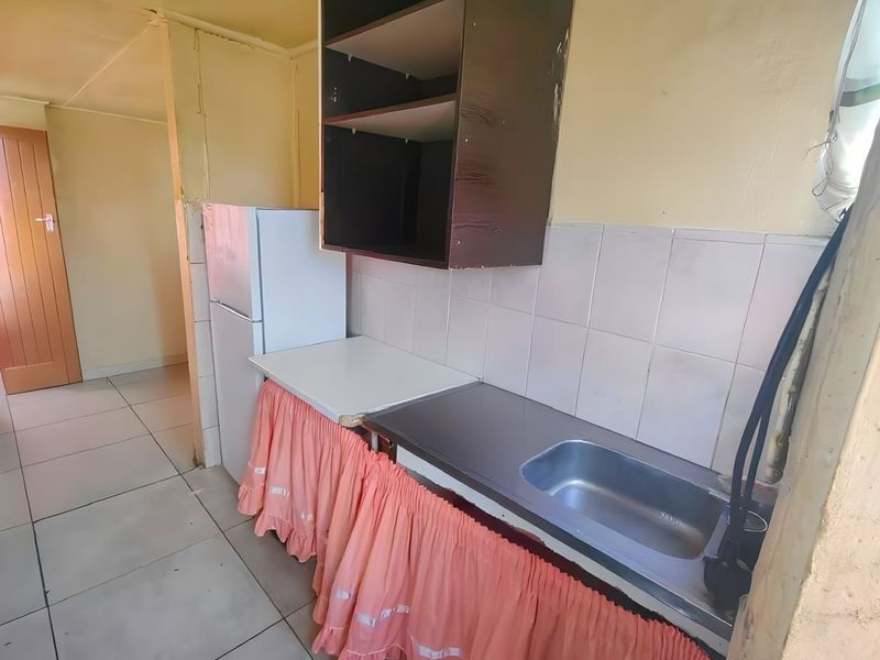 House For Sale In East London - Photo 5
