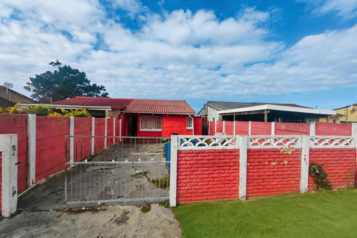 House For Sale In East London - Photo 2
