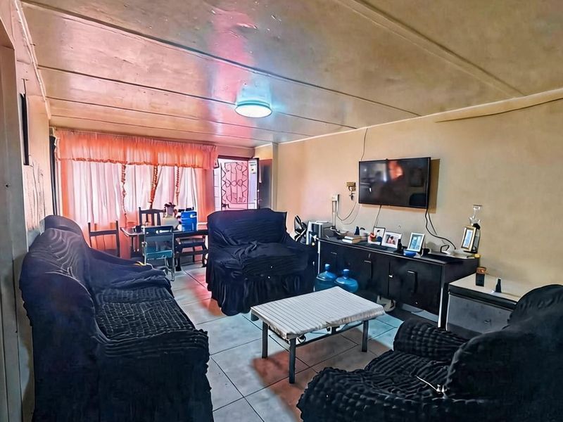 House For Sale In East London - Photo 4