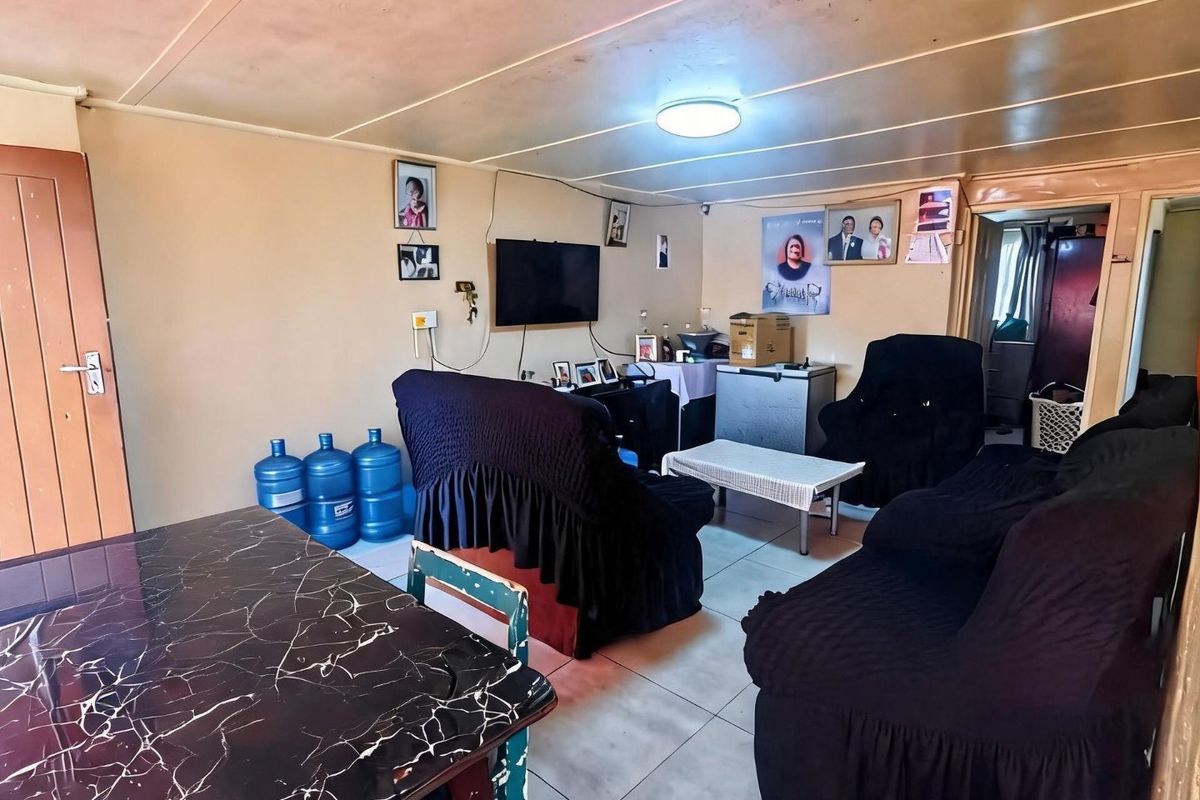 House For Sale In East London - Photo 3