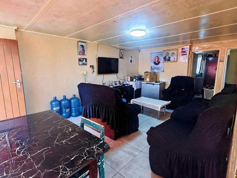 House For Sale In East London - Photo 3