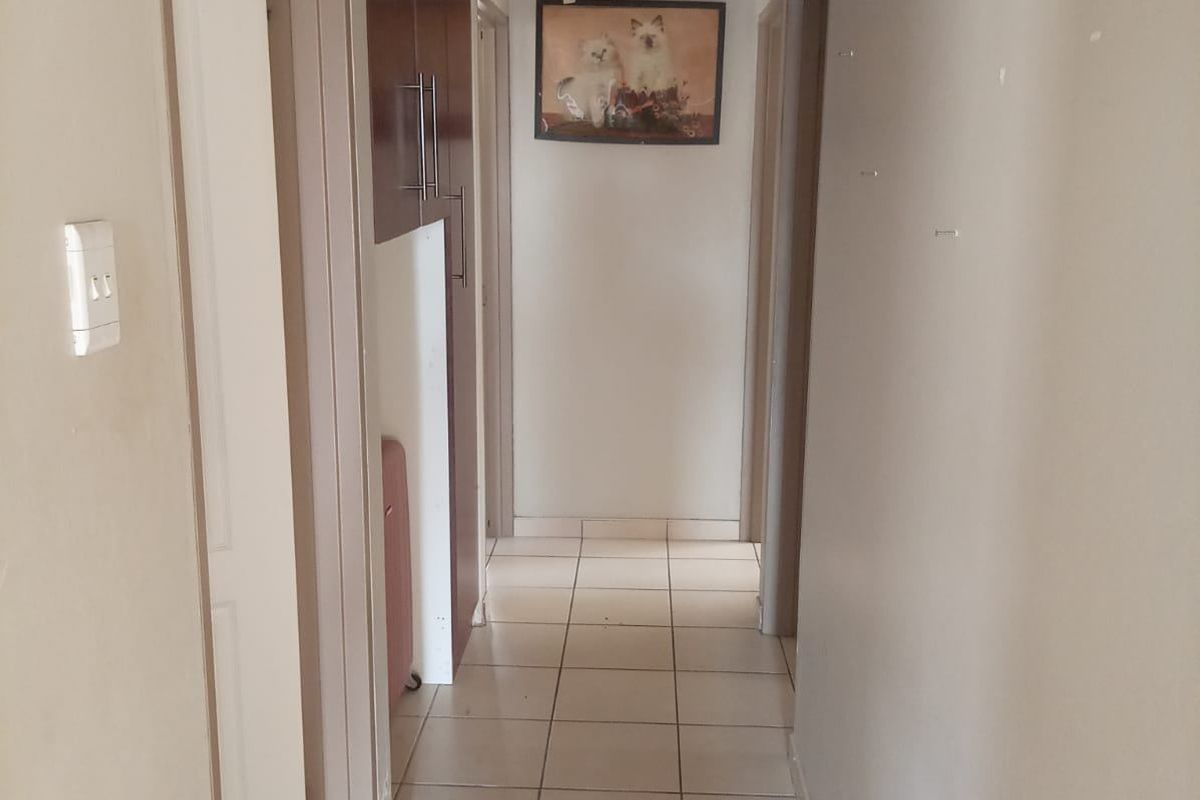 Townhouse For Sale In East London - Photo 5