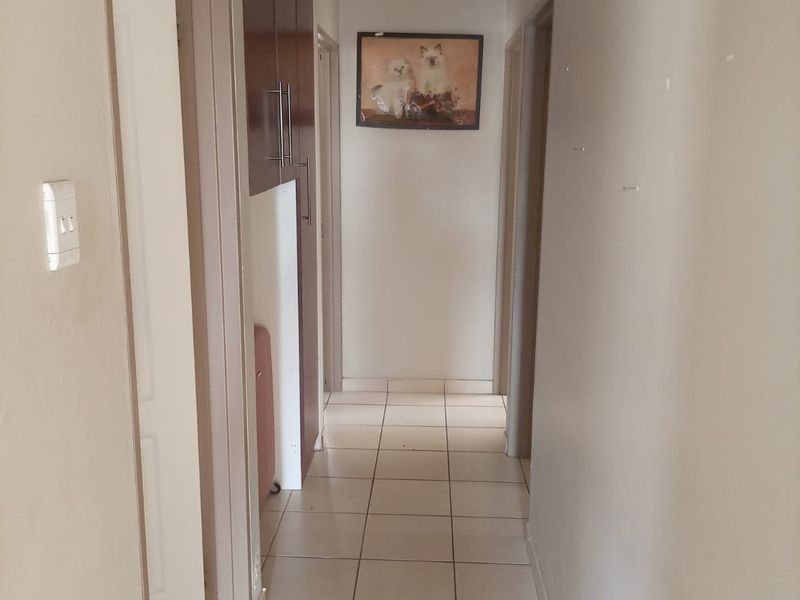 Townhouse For Sale In East London - Photo 5