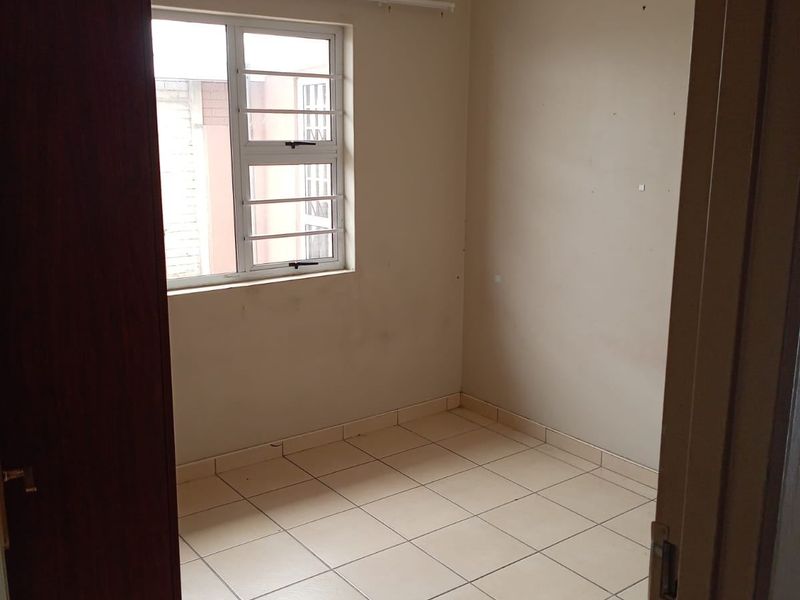 Townhouse For Sale In East London - Photo 9
