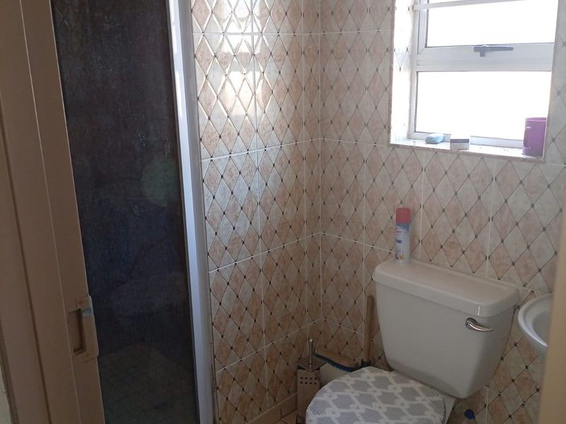 Townhouse For Sale In East London - Photo 7