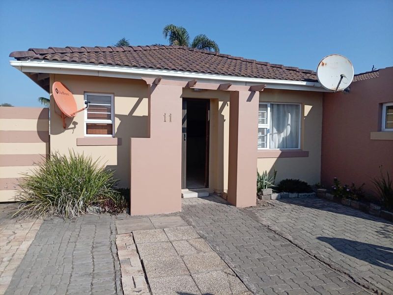 Townhouse For Sale In East London - Photo 1