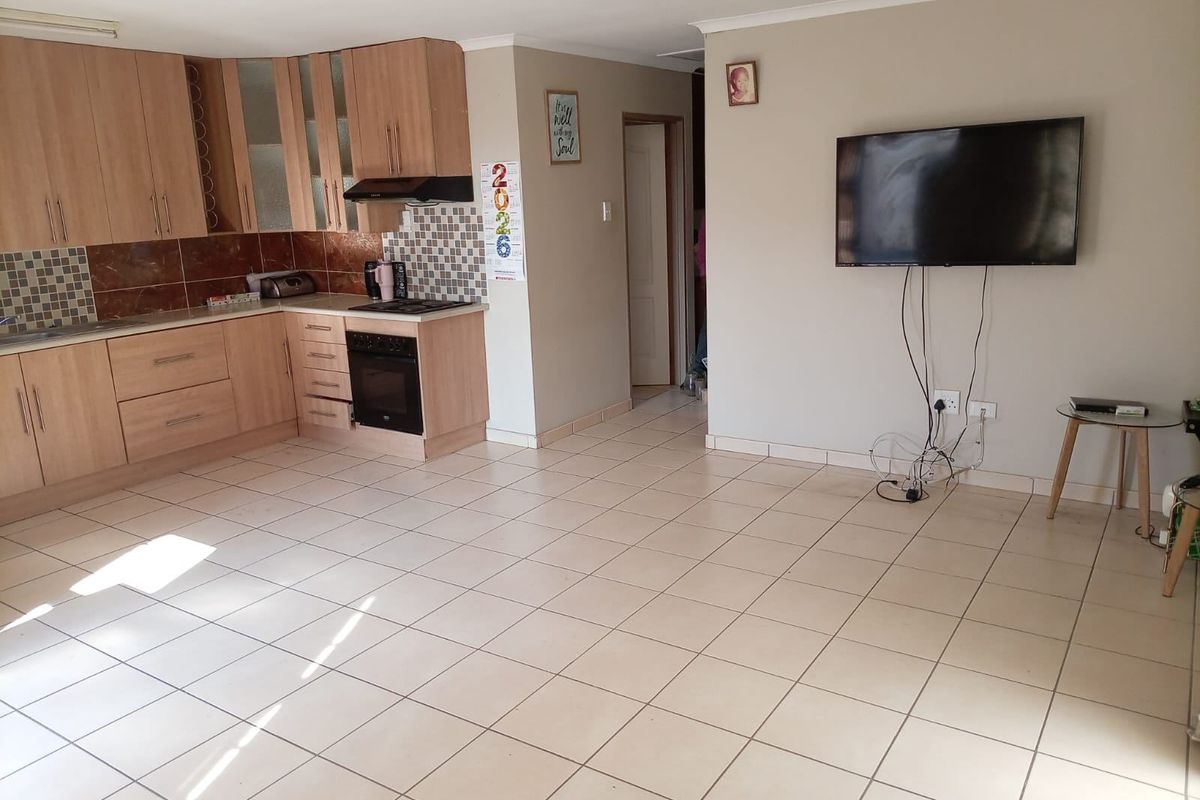 Townhouse For Sale In East London - Photo 3