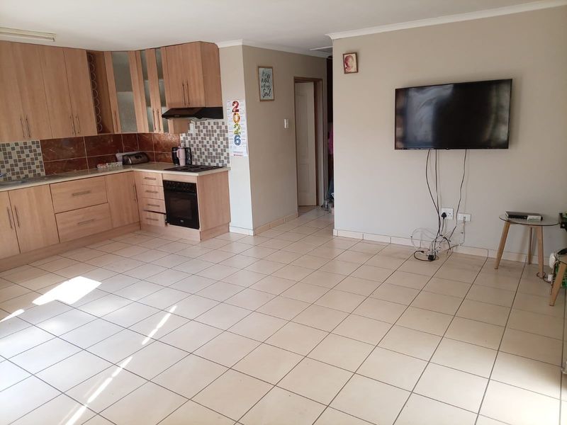 Townhouse For Sale In East London - Photo 3