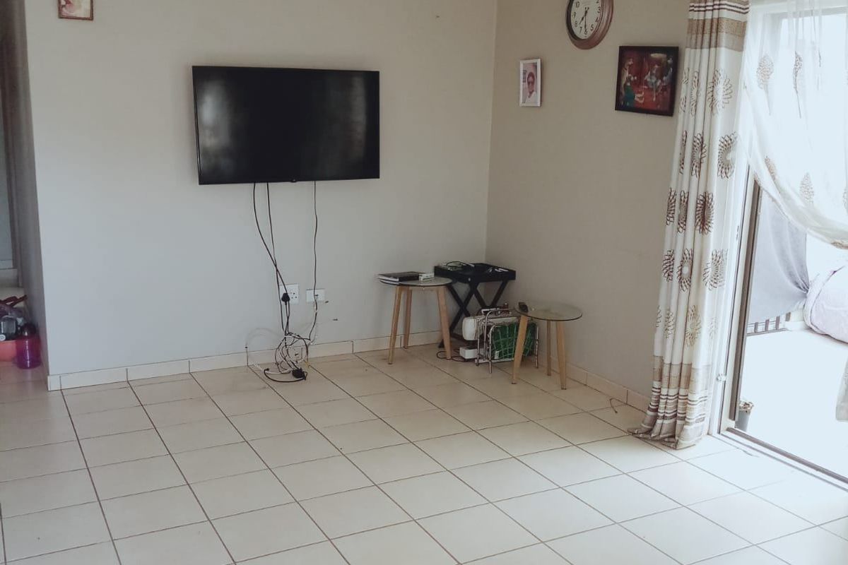 Townhouse For Sale In East London - Photo 4