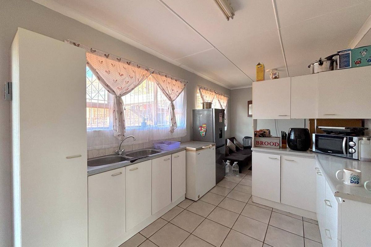 House For Sale In Uitenhage - Photo 3