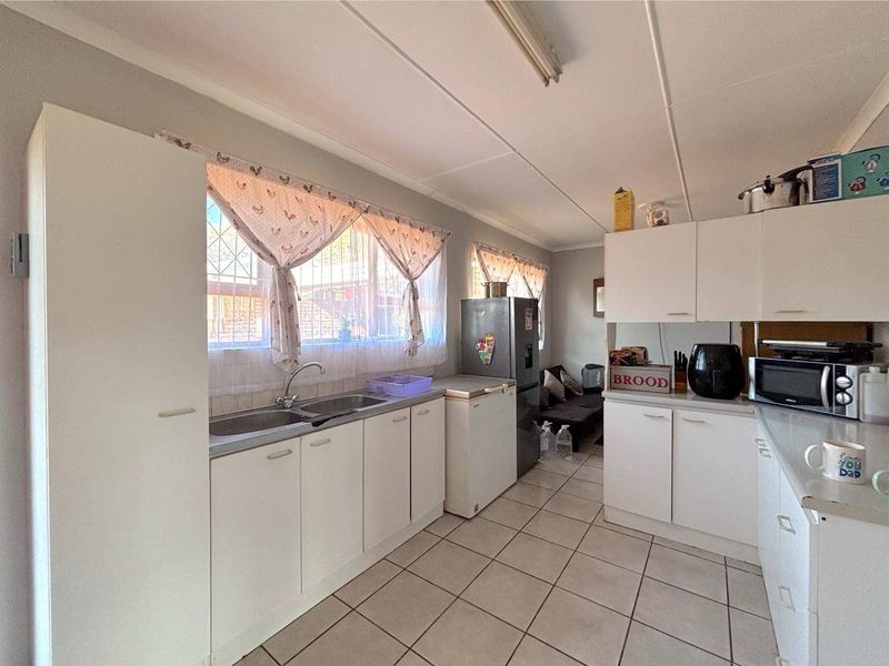 House For Sale In Uitenhage - Photo 3