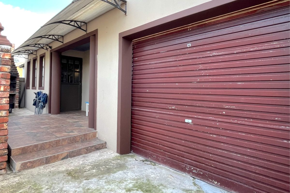 House For Sale In Port Elizabeth - Photo 2