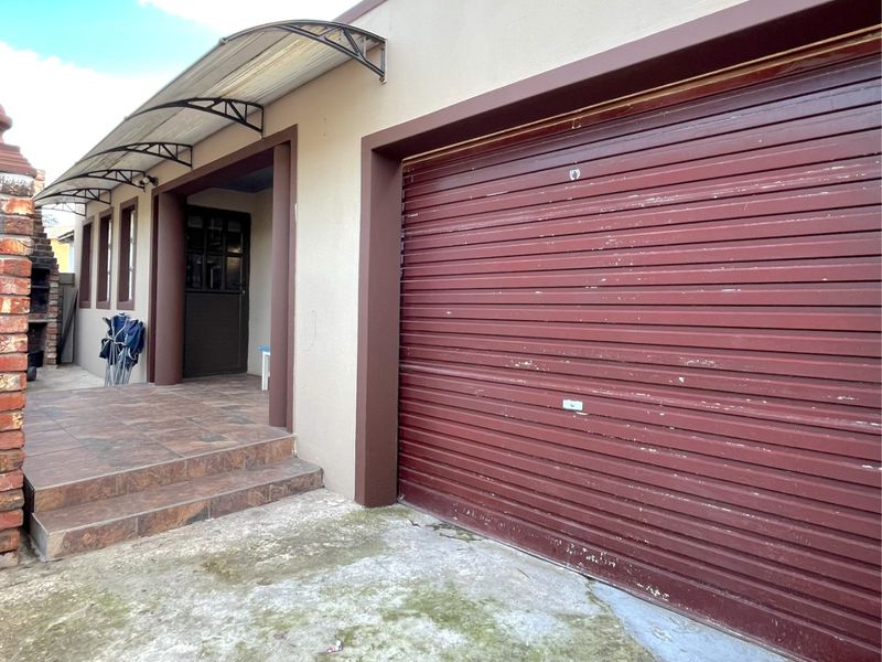 House For Sale In Port Elizabeth - Photo 2