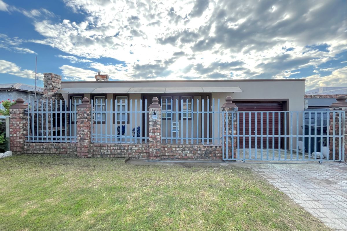 House For Sale In Port Elizabeth - Photo 3