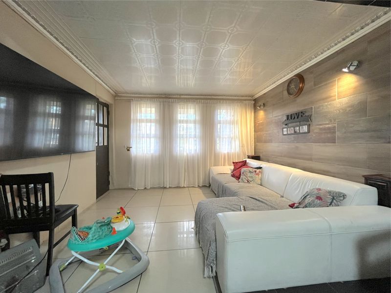 House For Sale In Port Elizabeth - Photo 4