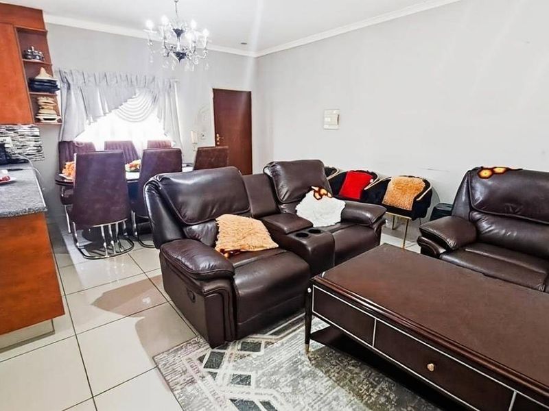 Apartment For Sale In Midrand - Photo 4