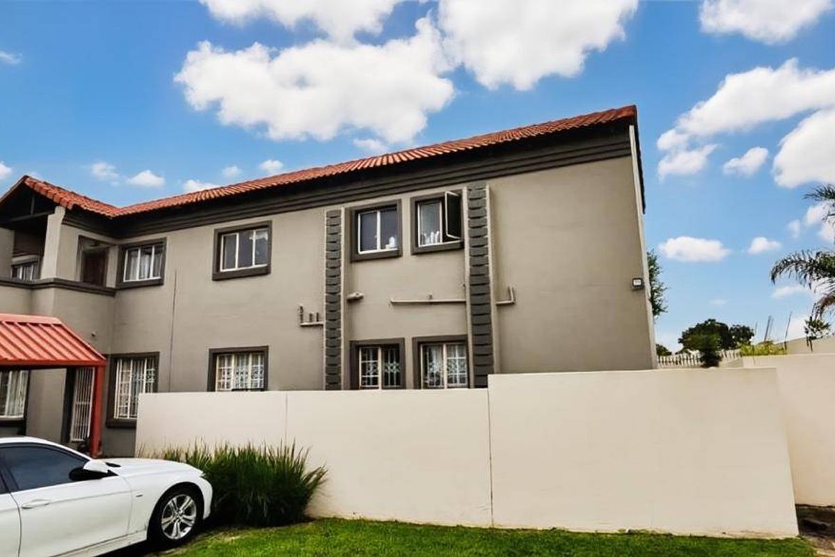 Apartment For Sale In Midrand - Photo 2