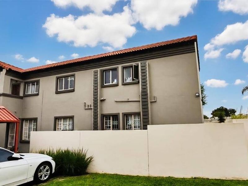 Apartment For Sale In Midrand - Photo 2