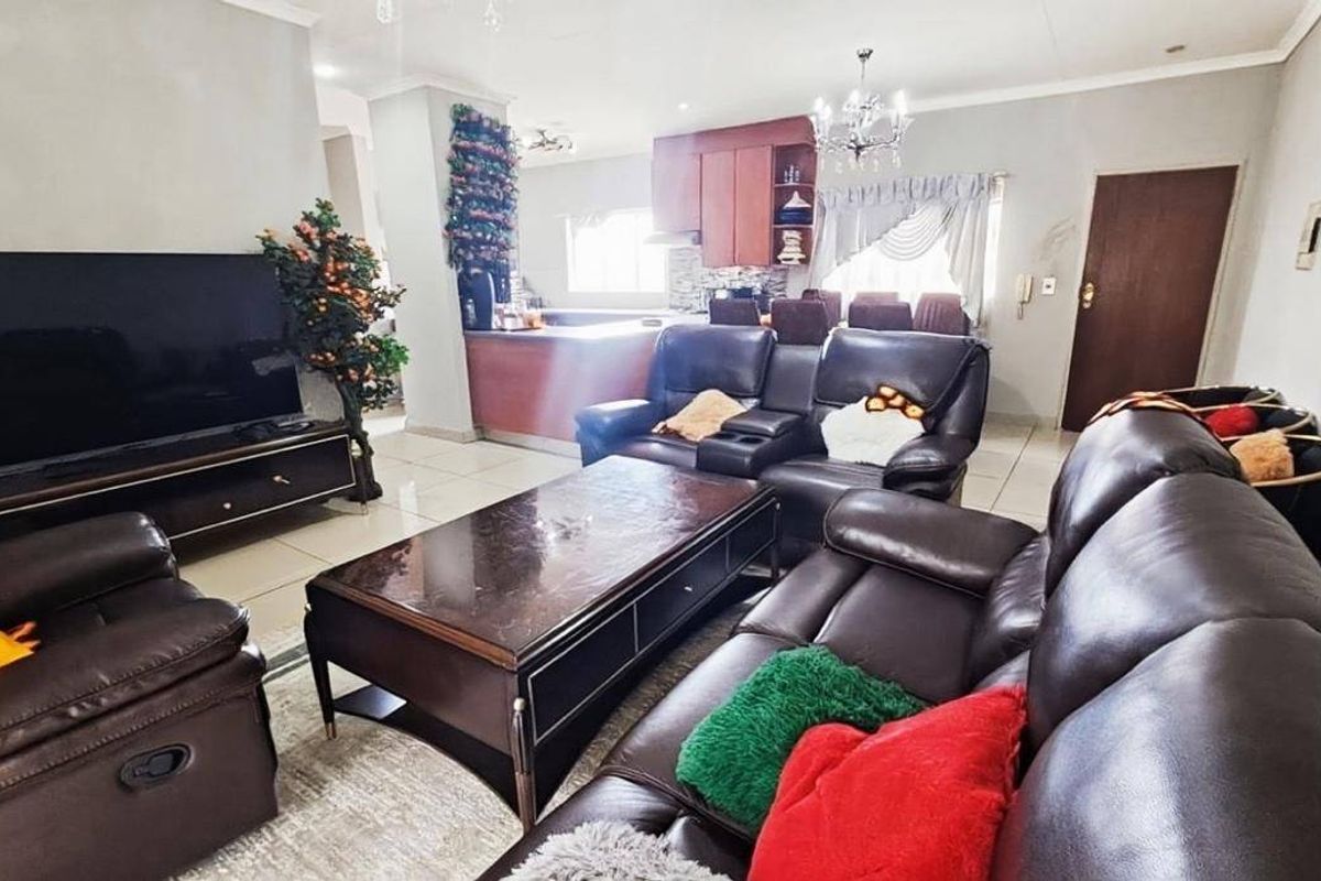 Apartment For Sale In Midrand - Photo 3
