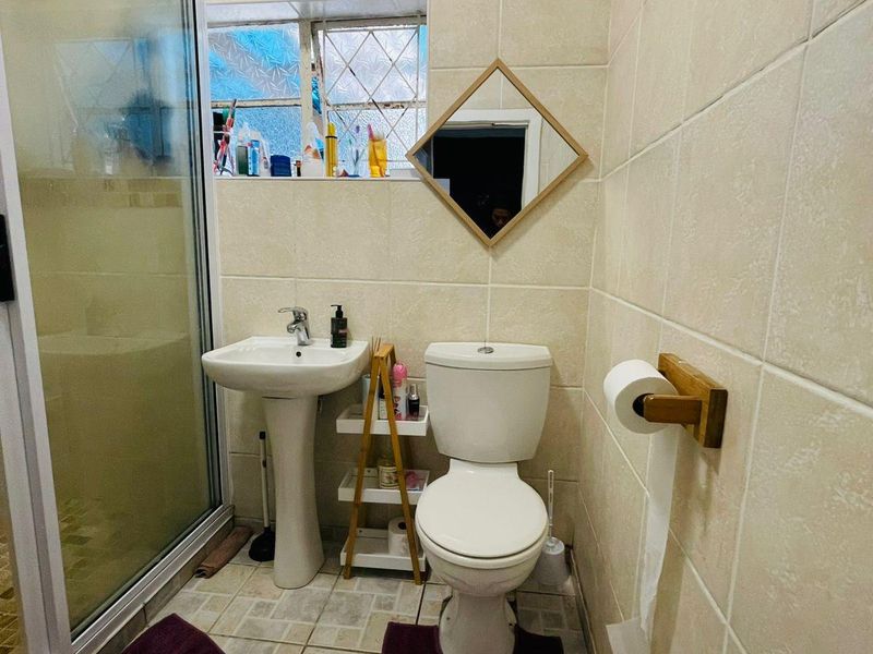 House For Sale In East London - Photo 10