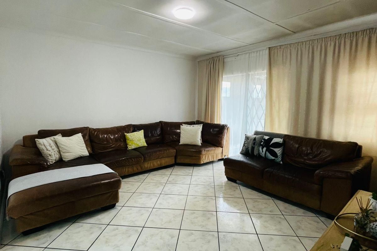 House For Sale In East London - Photo 3