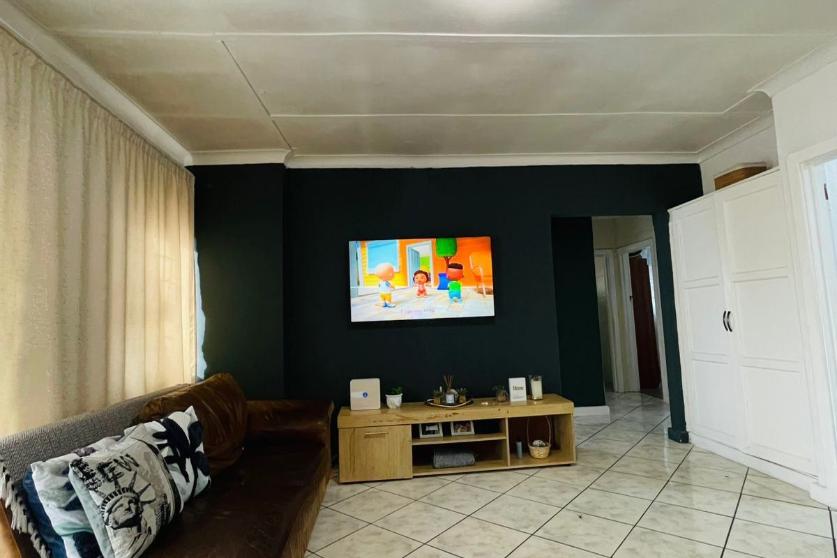 House For Sale In East London - Photo 4
