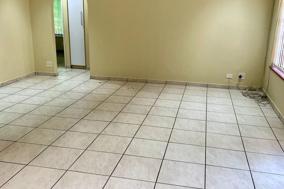 Townhouse For Sale In East London - Photo 4