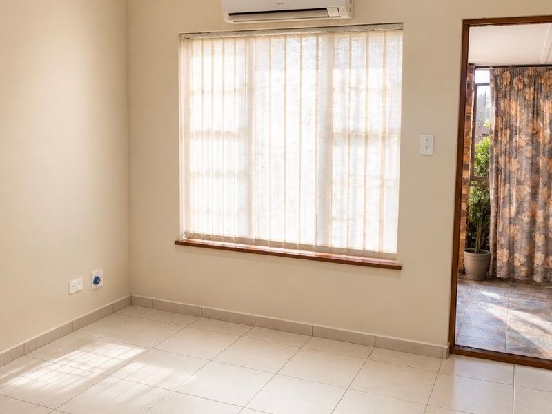 Townhouse For Sale In East London - Photo 6