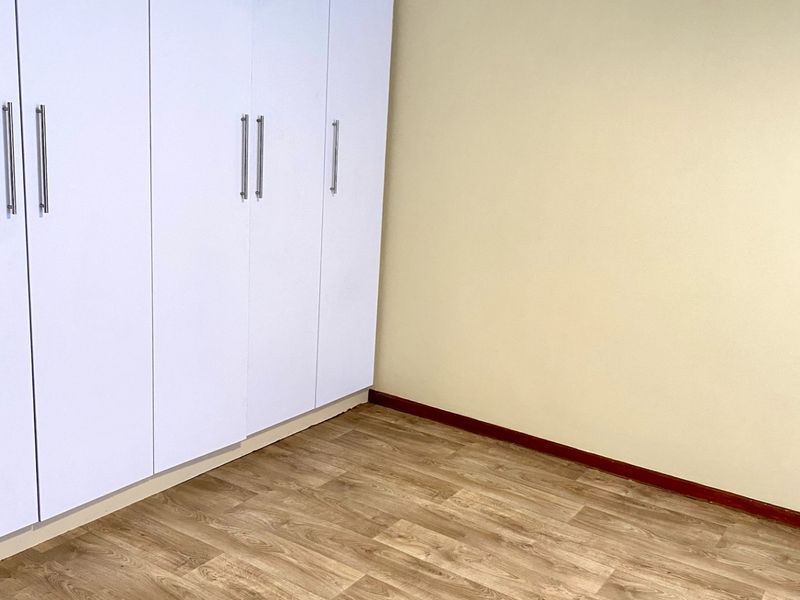 Townhouse For Sale In East London - Photo 9