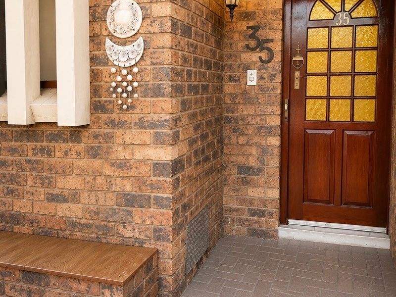 Townhouse For Sale In East London - Photo 1