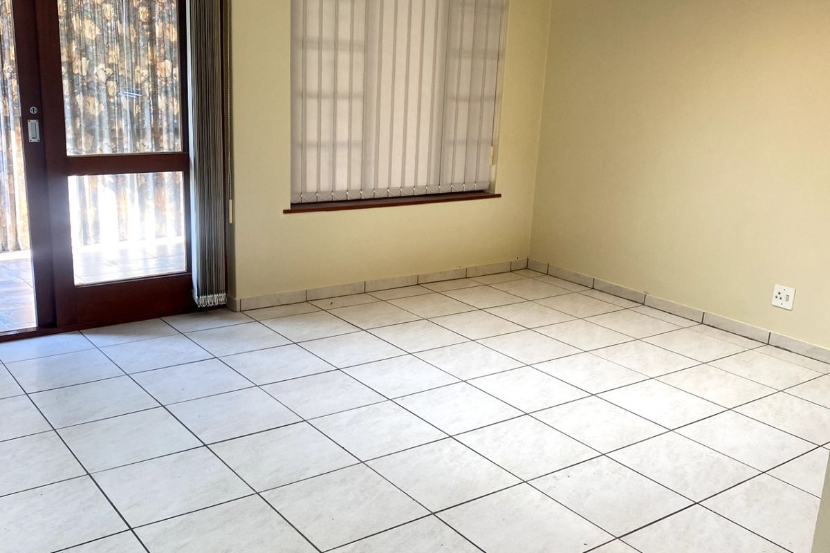 Townhouse For Sale In East London - Photo 5