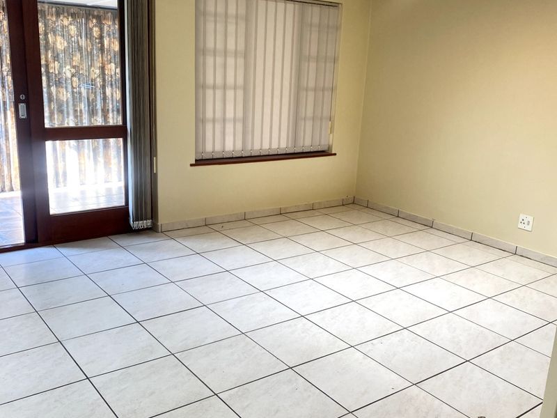 Townhouse For Sale In East London - Photo 5