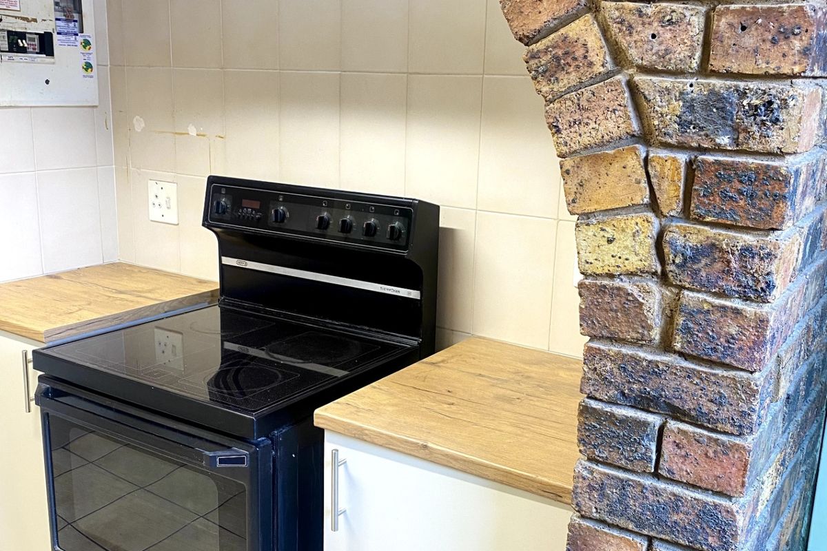 Townhouse For Sale In East London - Photo 3