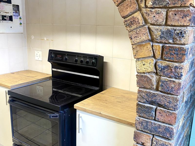 Townhouse For Sale In East London - Photo 3