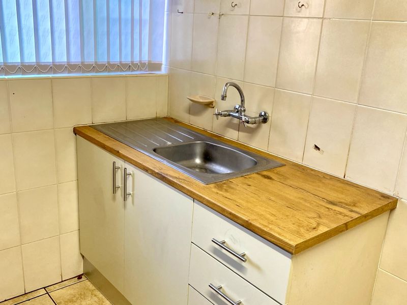 Townhouse For Sale In East London - Photo 2