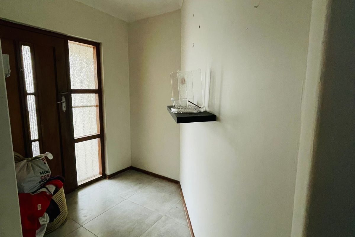 House For Sale In East London - Photo 3