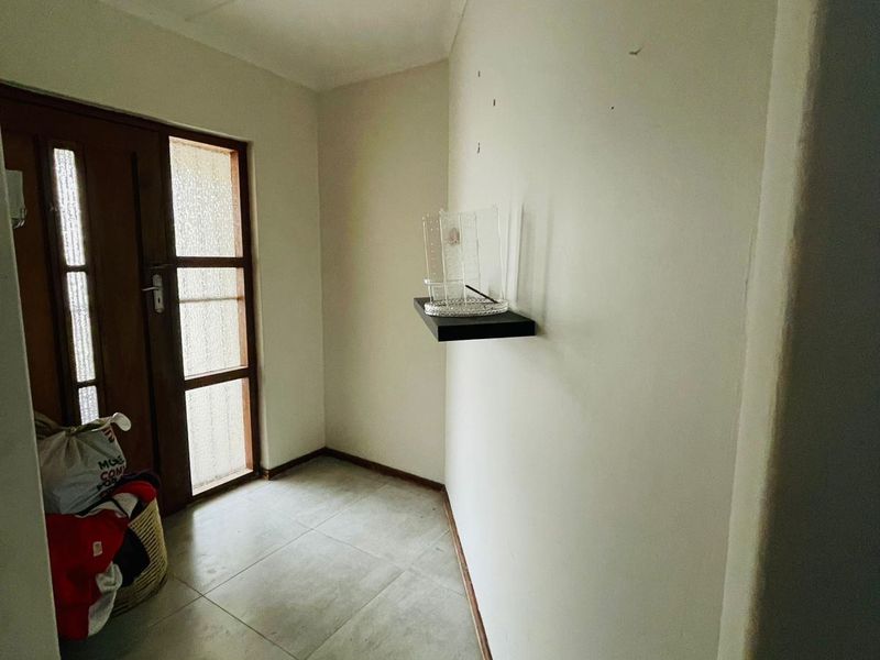 House For Sale In East London - Photo 3