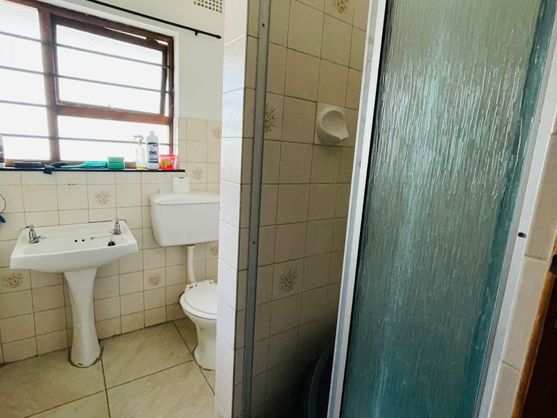 House For Sale In East London - Photo 9