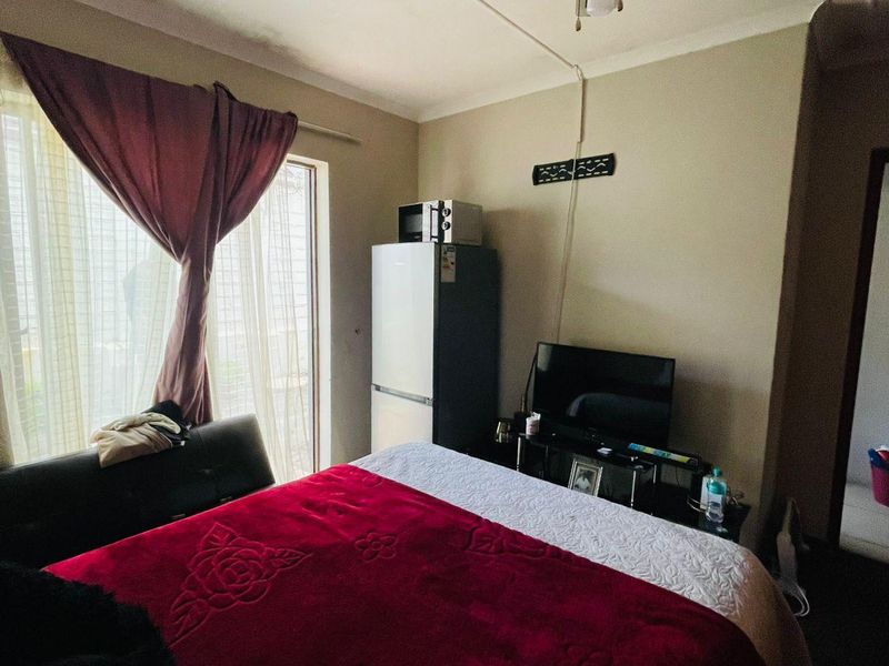 House For Sale In East London - Photo 8