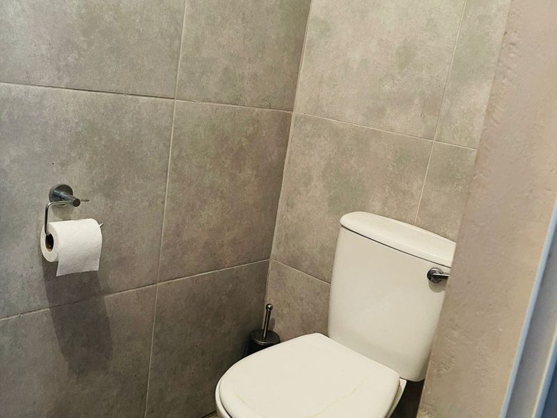 House For Sale In East London - Photo 6