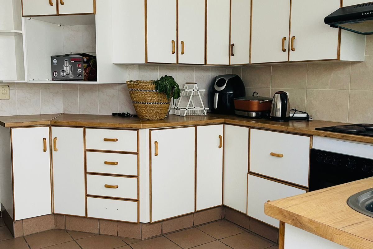 House For Sale In East London - Photo 2