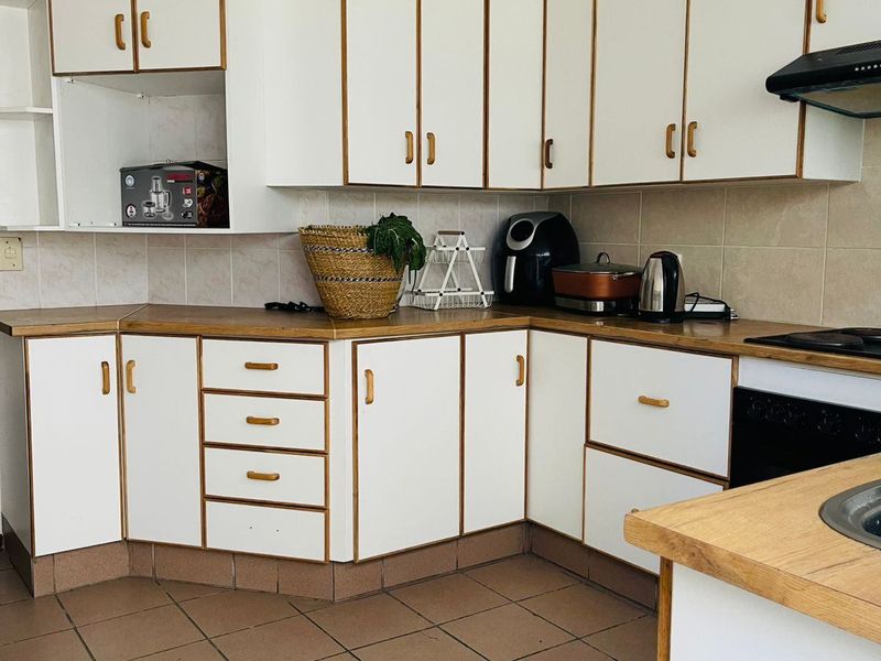 House For Sale In East London - Photo 2