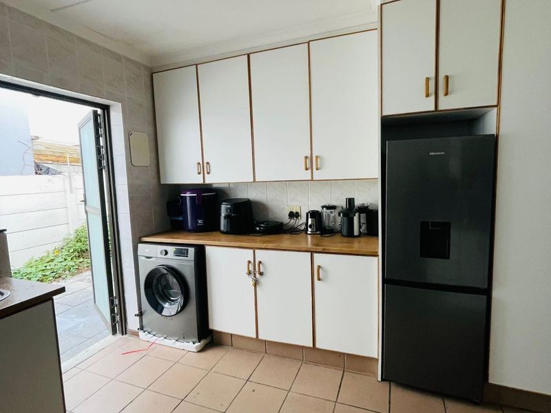 House For Sale In East London - Photo 1